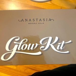 ANASTASIA BEVERLY HILLS GLOW KIT